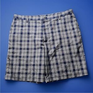 IZOD Golf Men's Shorts Blue And White Plaid Size 40 Polyester